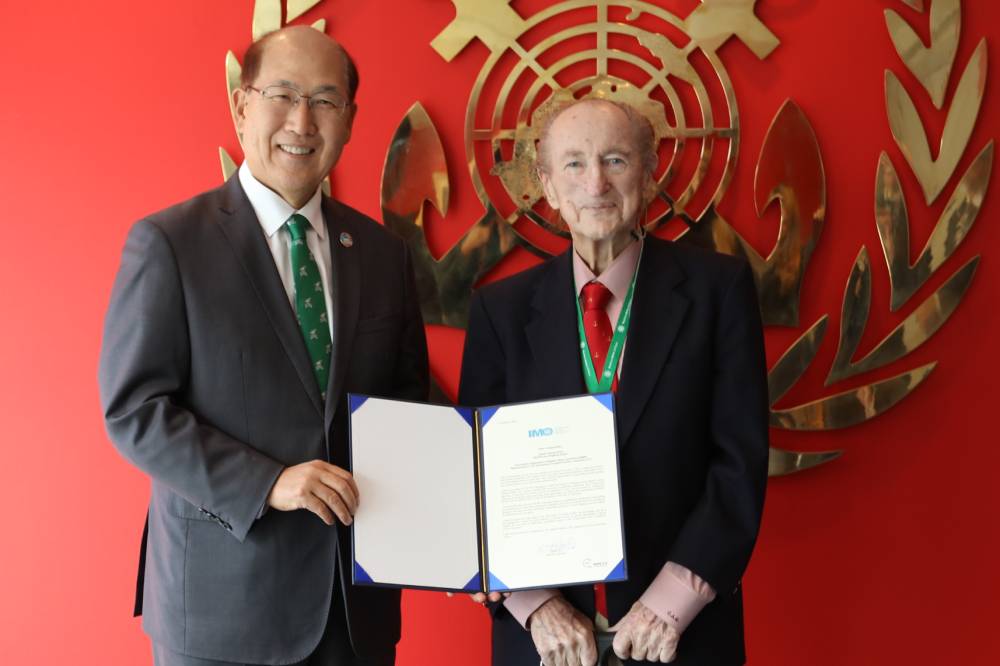 captain_george_quick_recives_letter_of_recognition_from_kitack_lim_sg_imo_london_february_2023_insert_web.jpg captain_george_quick_recives_letter_of_recognition_from_kitack_lim_sg_imo_london_february_2023_insert_web.jpg