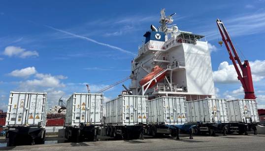 Six ZESpacks developed by Dutch company Zero Emission Services (ZES) in mobile shorepower operation, supplying energy for the Cargow's coaster while it is docked. Credit: ZES Image:Six ZESpacks developed by Dutch company Zero Emission Services (ZES) in mobile shorepower operation, supplying energy for the Cargow's coaster while it is docked. Credit: ZES