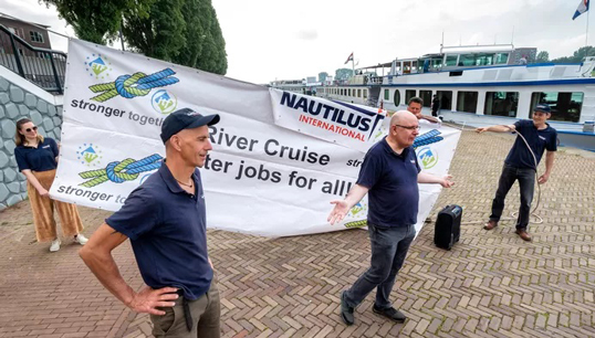 Holger Schatz, left: 'A lot needs to change in the river cruise industry. Unpaid overtime and company constructions in Malta and Cyprus are still a big problem at SijFa and elsewhere.' Image:Holger Schatz, left: 'A lot needs to change in the river cruise industry. Unpaid overtime and company constructions in Malta and Cyprus are still a big problem at SijFa and elsewhere.'